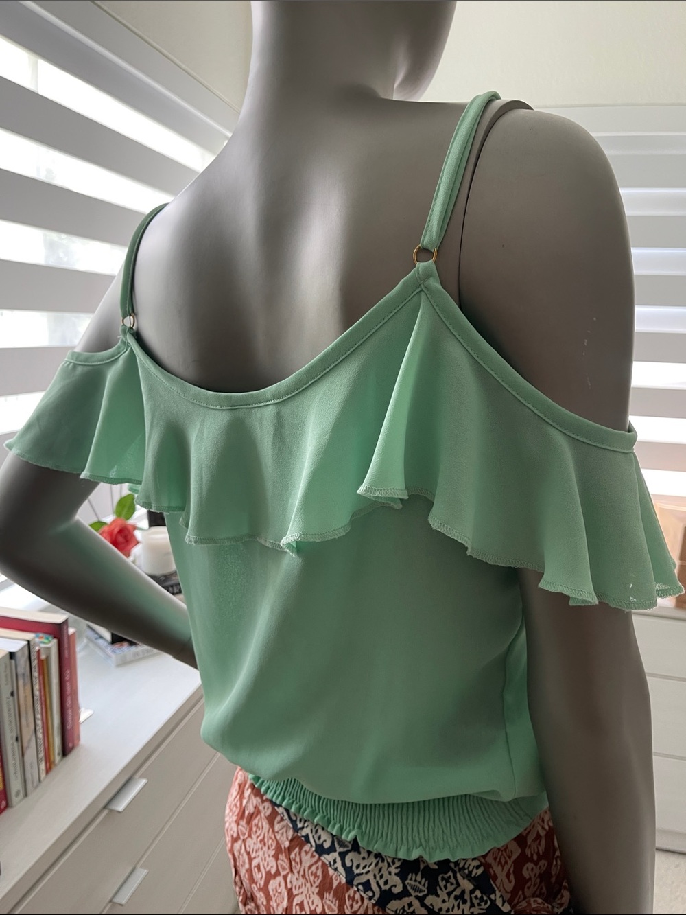 Women's Mint Ruffle Cold-Shoulder top - Picture 4 of 6
